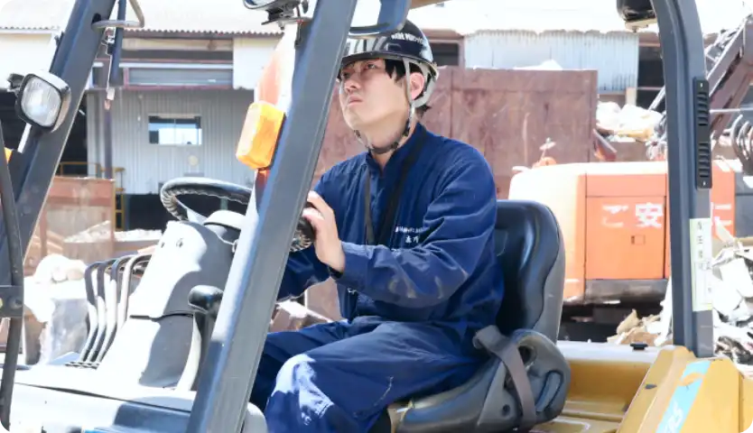 オペレーションスタッフが働いている