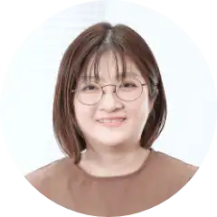 笑顔の女性社員